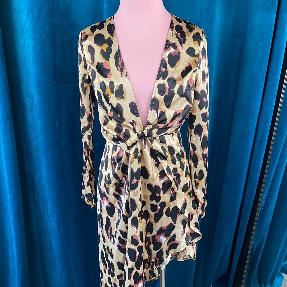 Pretty Little Thing  Leopard Asymmetric Hem Plunge Satin Dress - Picture 3 of 12